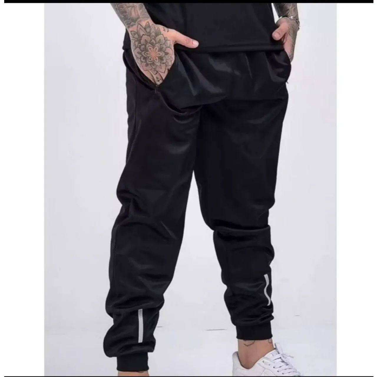 Calça Jogger Esportiva Preta - Conforto e Estilo! - Foto 3