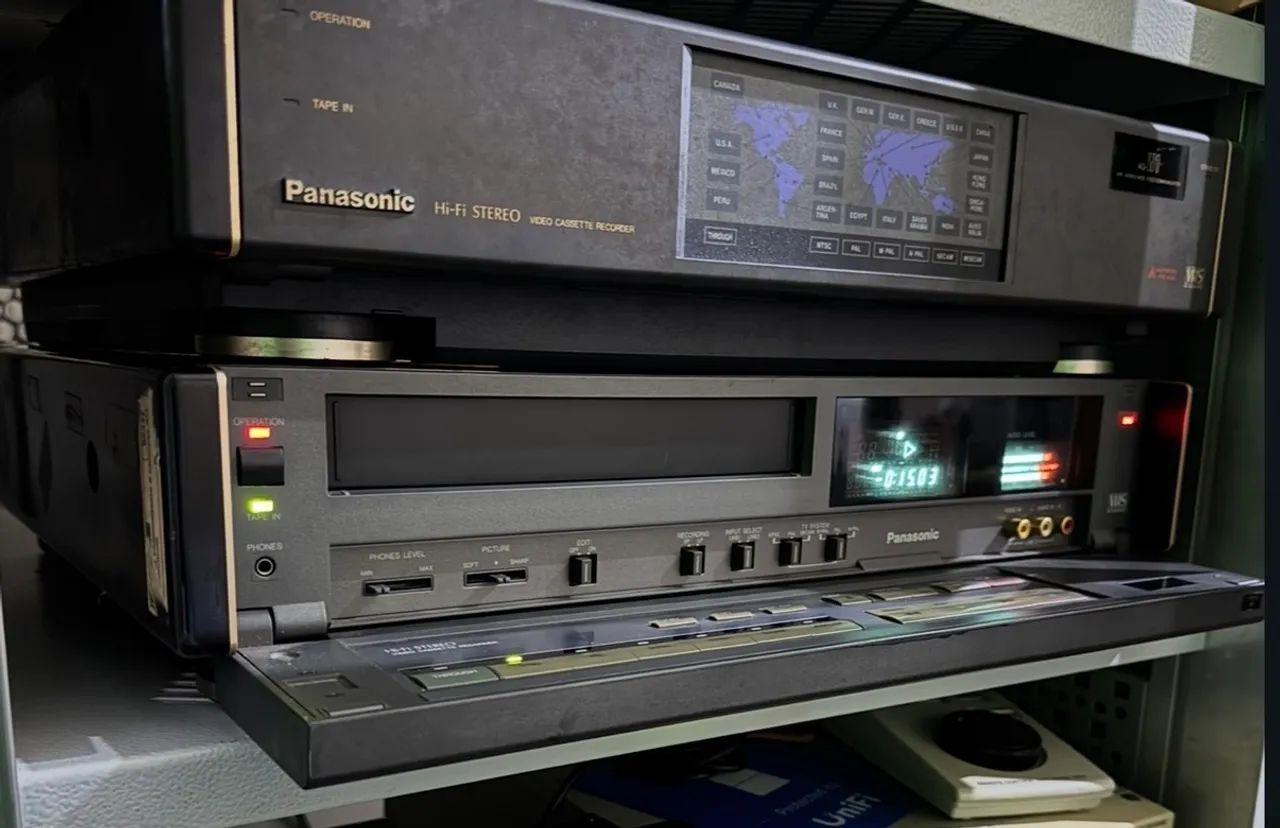 Panasonic AG-W1 - VCR Profissional Hi-Fi Multissistema | Restaurado | Manual - Foto 2