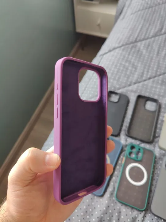 Kit capinhas iPhone 15 Pro Max (R$ 30 cada)