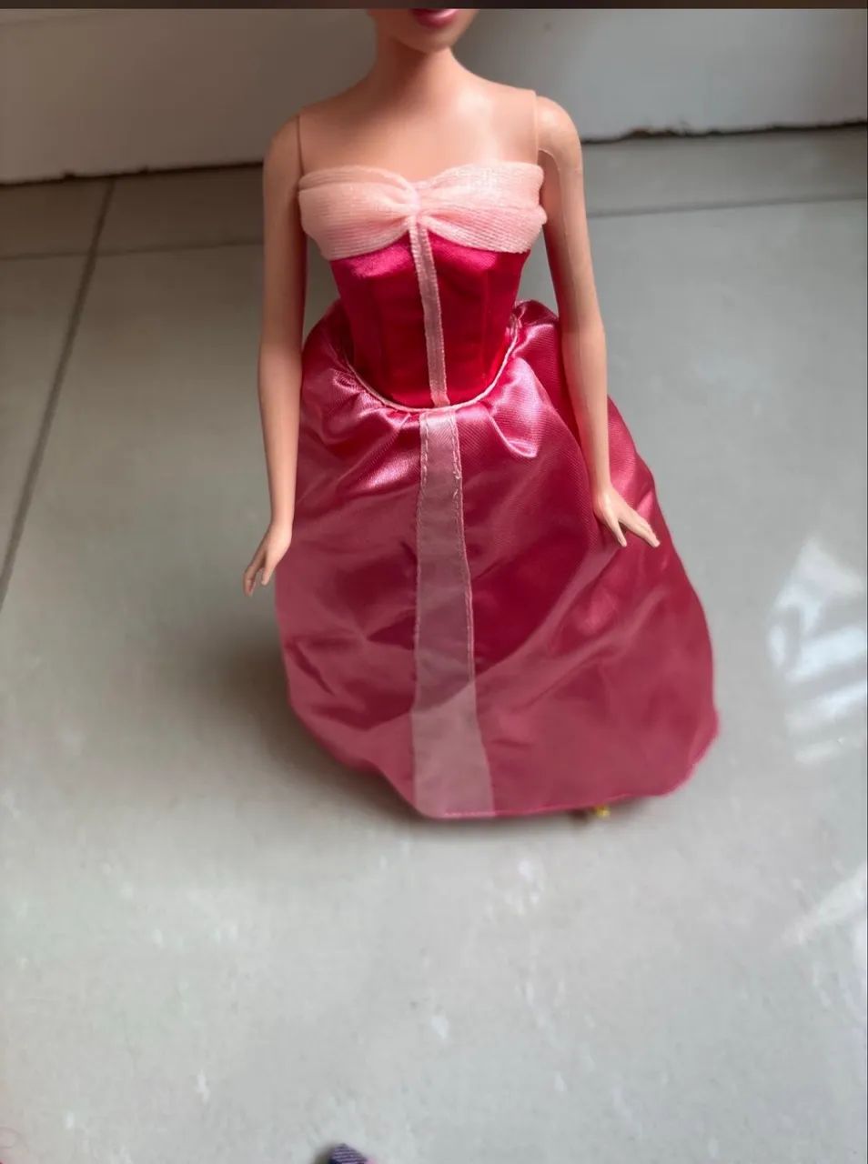 boneca Bela com dois vestidos - Foto 2