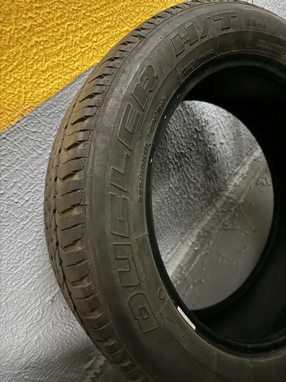 Pneu 225/55R18 - Excelente estado