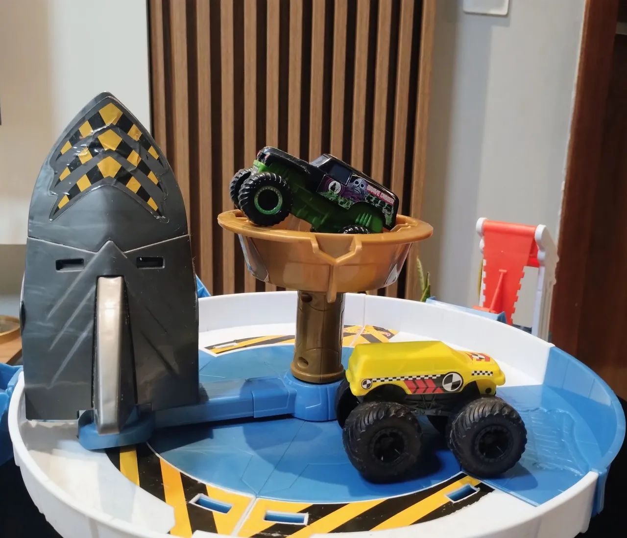 Lista hot Wheels com 2 Monsters trucks  - Foto 5