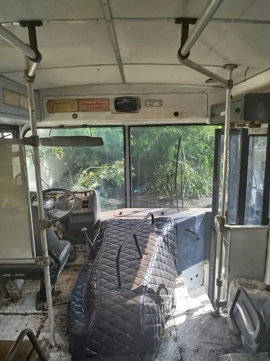 Ônibus em ótimo estado disponível pra locação  - Foto 4