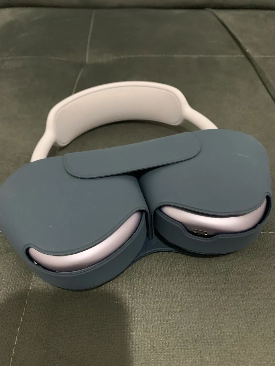 Apple AirPods Max, na cor roxa 