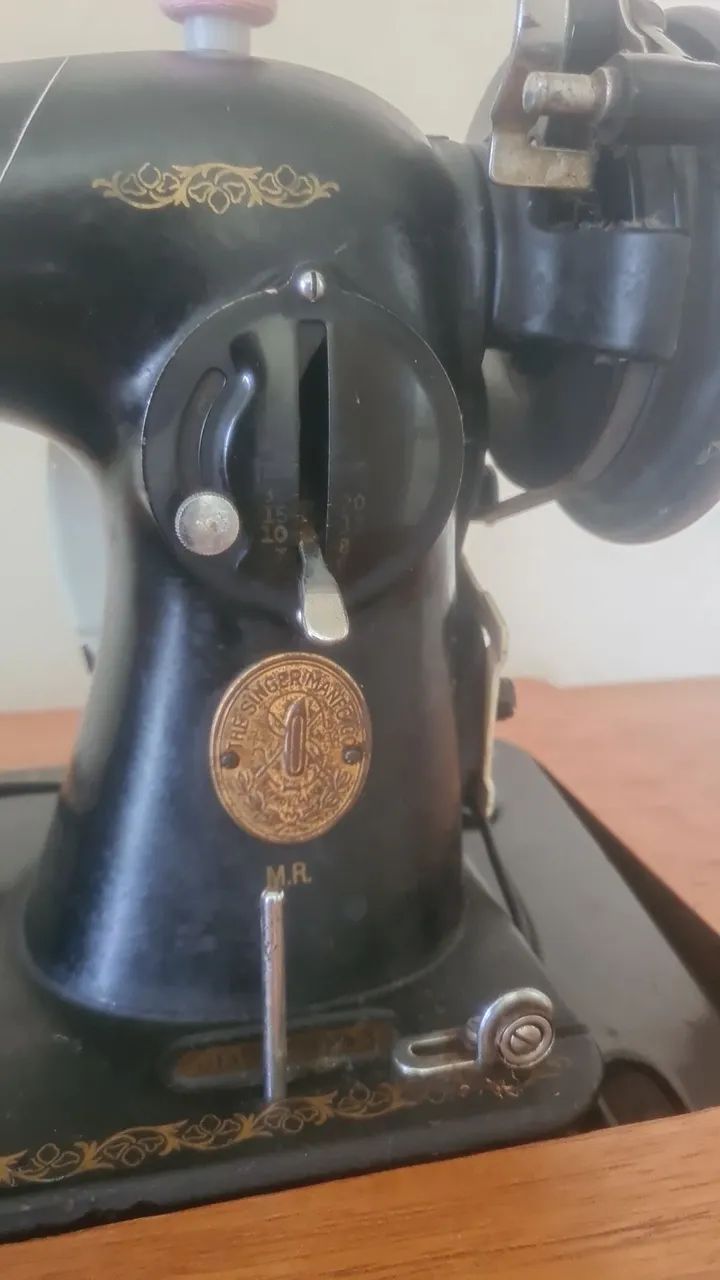 Máquina de Costura Singer Antiga - Foto 4