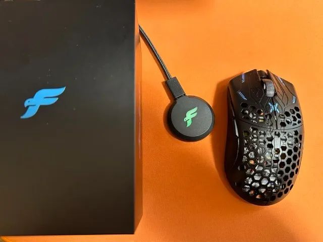 Finalmouse UltralightX Cheetah (Small) - Periféricos e Finalmouse UltralightX Cheetah (Small) - Periféricos e