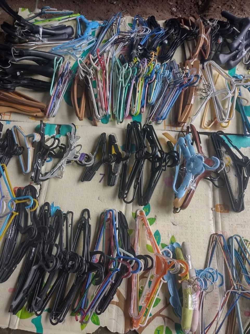 Vendo lote de cabides ou unitário 