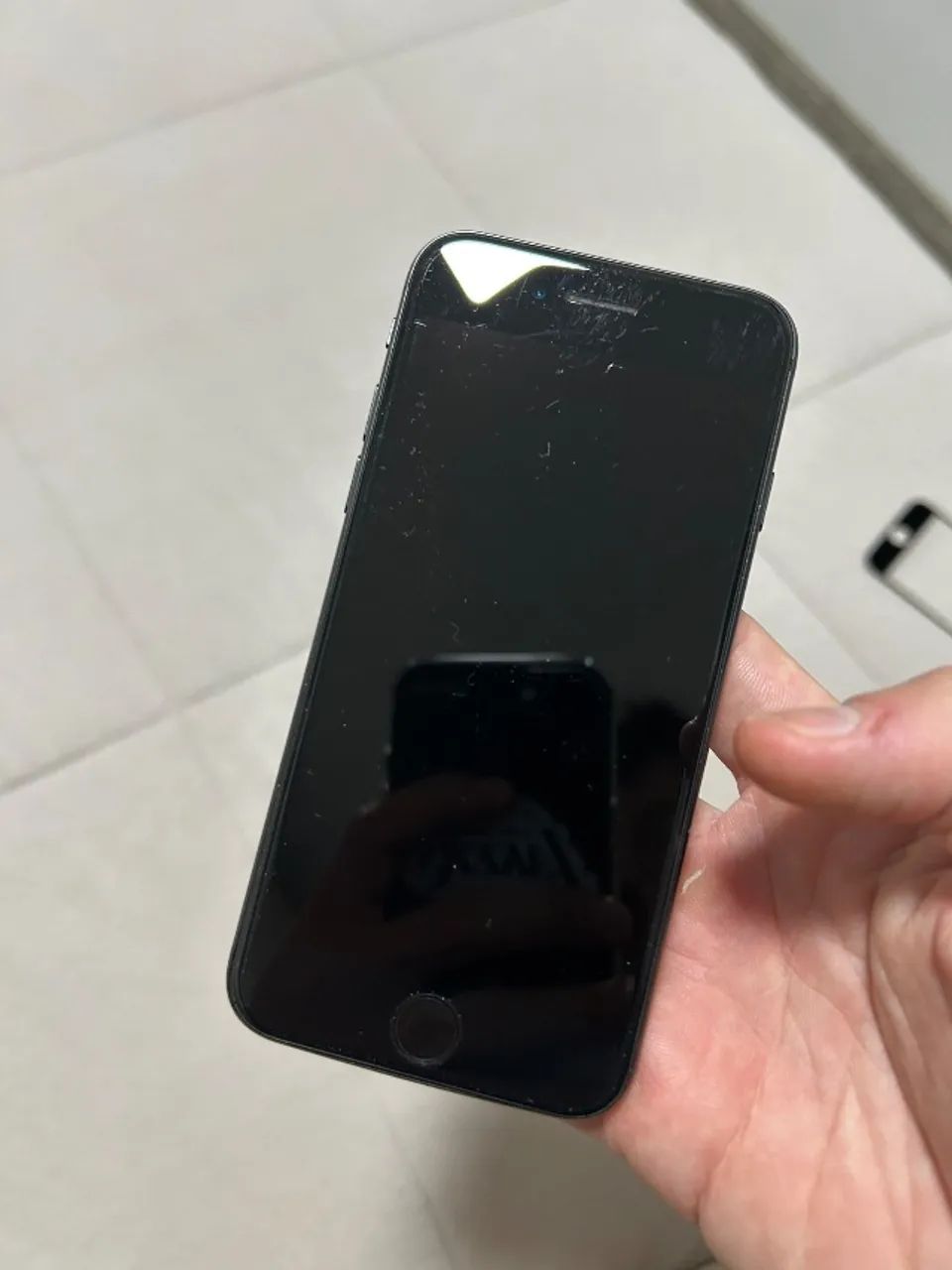 iPhone SE 2 (2020) 128gb para desmontar e usar peças 