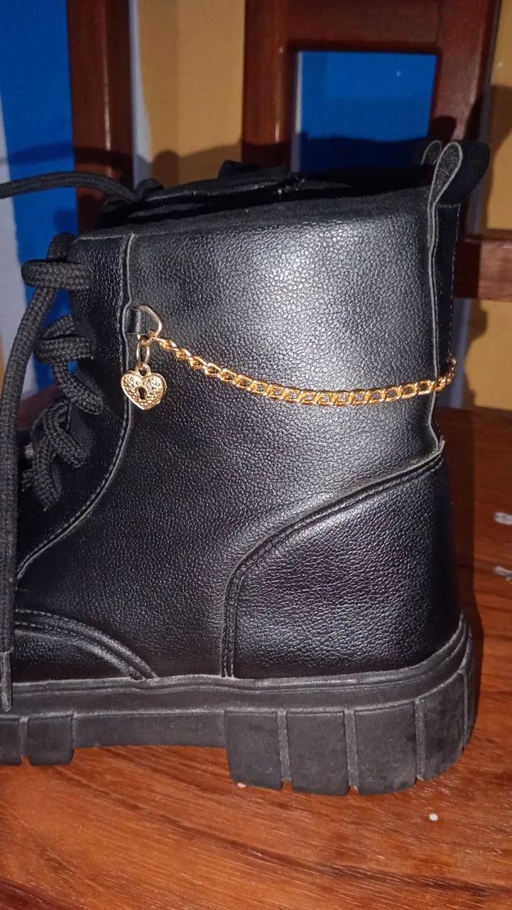 Botas infantis pretas com detalhe de coração - Foto 3