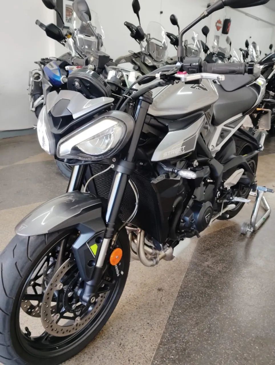 アルメリア Triumph Triple 765 R 2024 - 1448641757 | OLX
