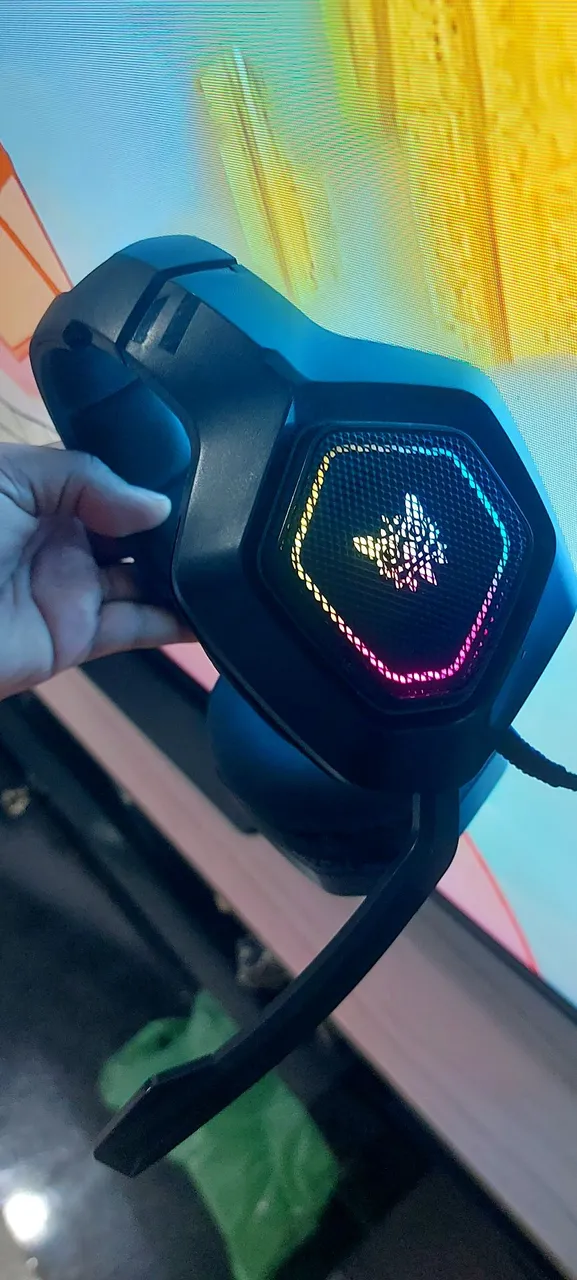 Headset Gamer com Iluminação RGB - Perfeito para Jogos!