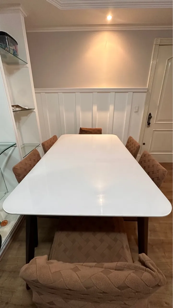 Mesa de Jantar Branca com Cadeiras