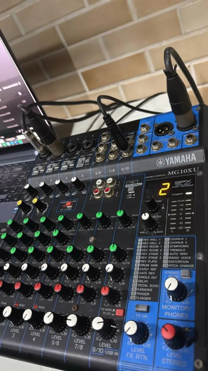 Mesa de Som Yamaha MG10XU - Ótimo estado!