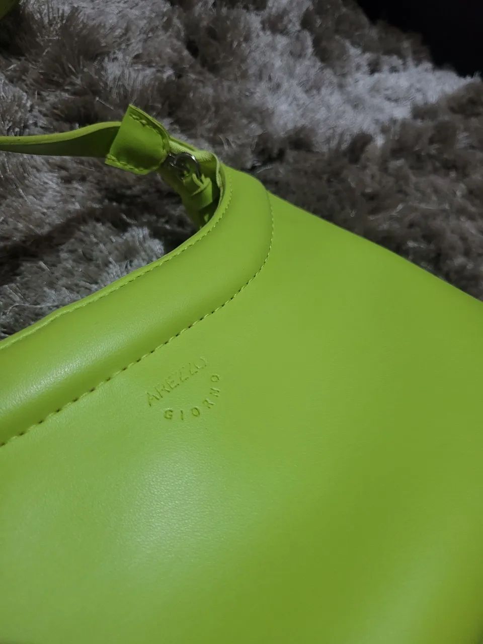 Bolsa Arezzo Verde Neon - Foto 4