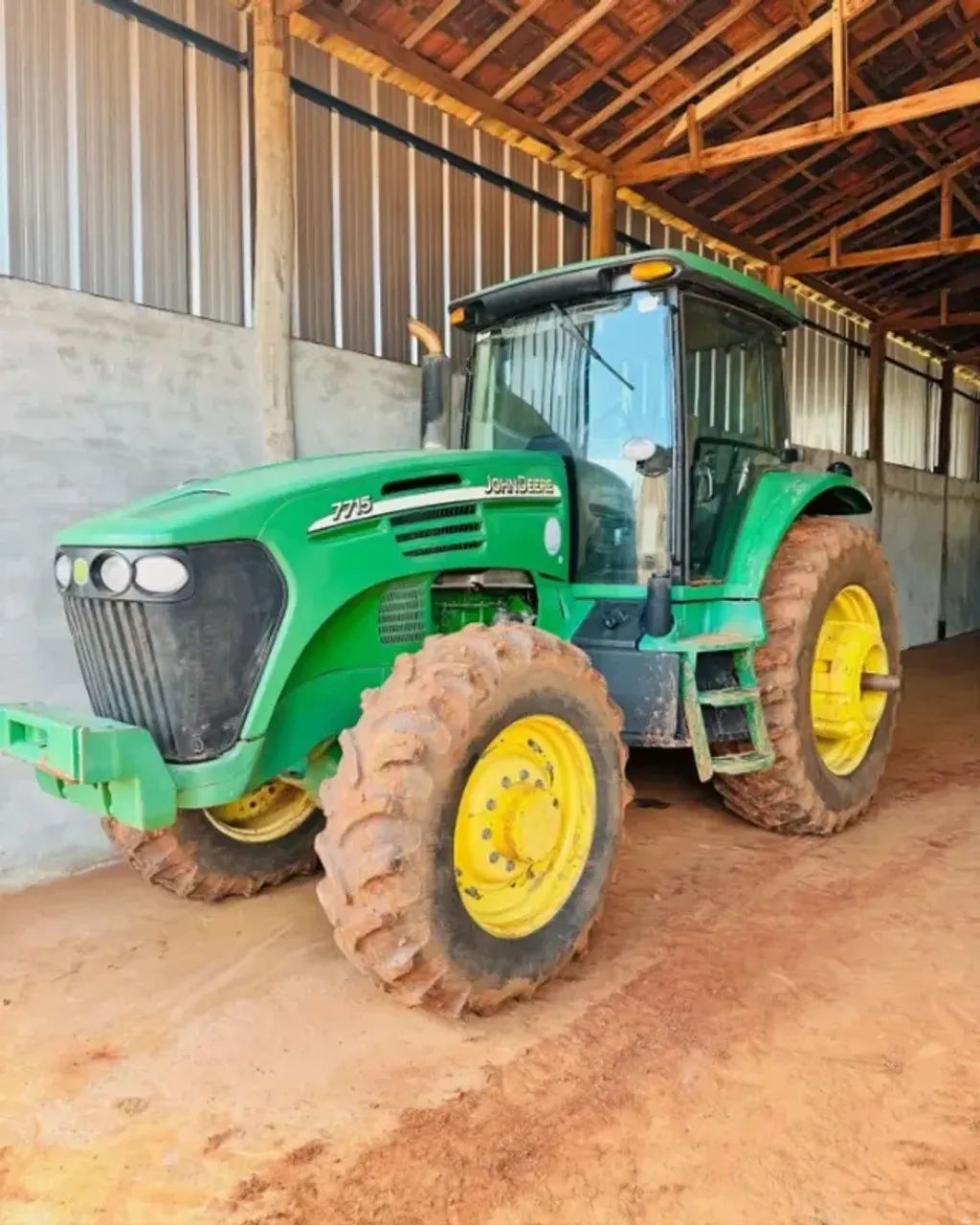 Trator John Deere 7715 ano 2010