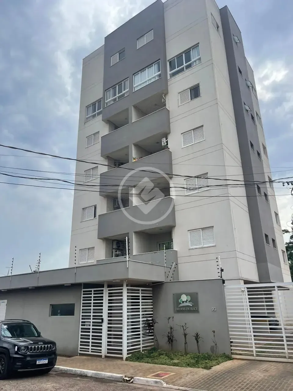 Lindo Prédio com 07 salas e 02 coberturas, Bairro Centro, Várzea Grande MT R$ 320.000,00 c
