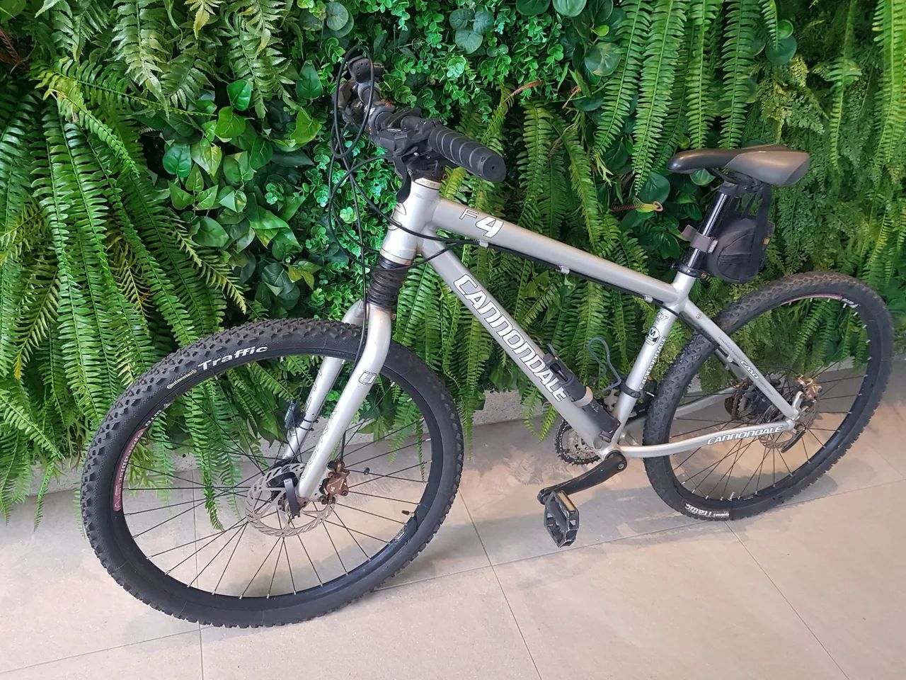 Bicicleta montain Bike importada cannondale.  - Foto 2