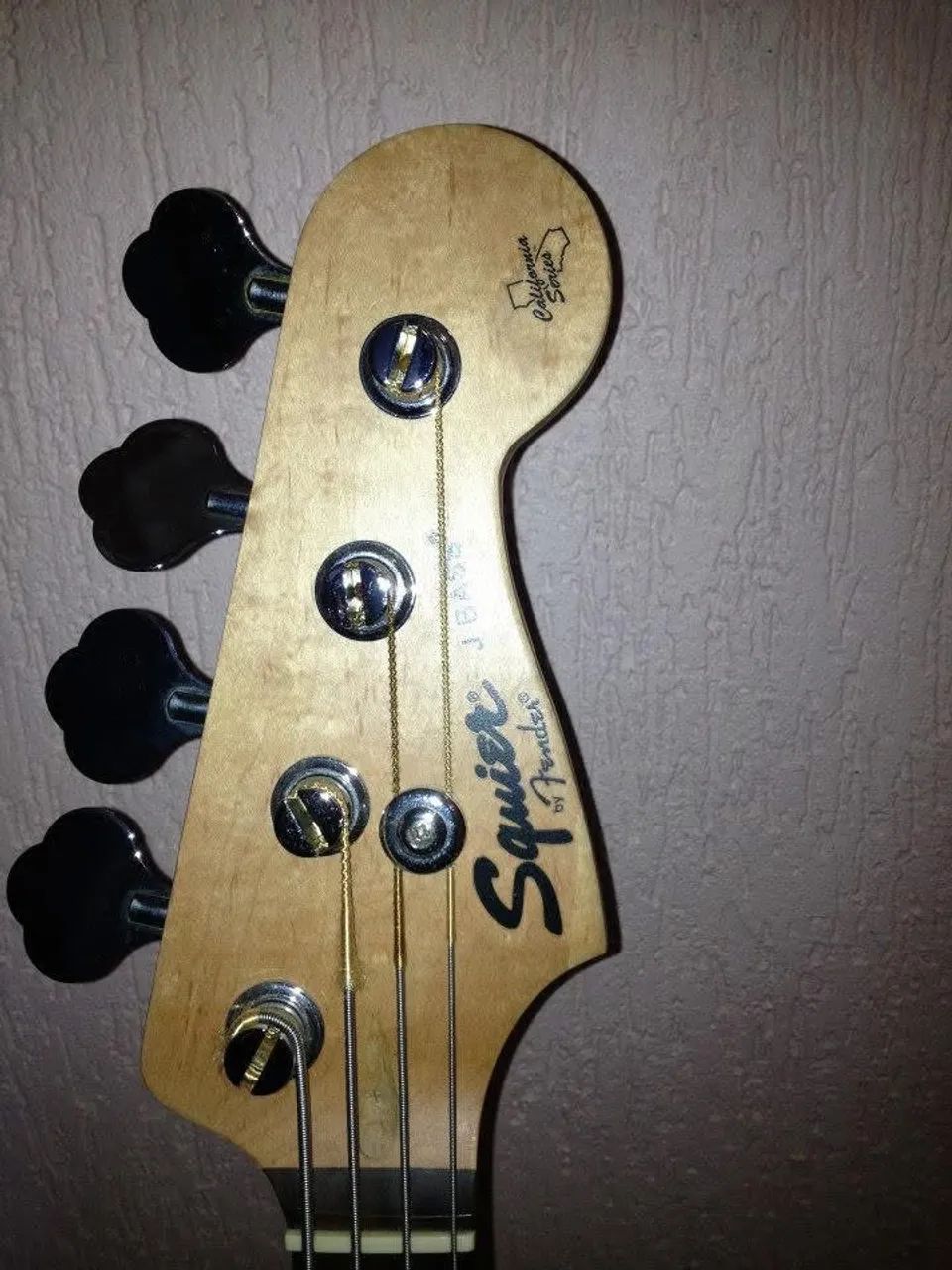 Baixo Squier by Fender California Series