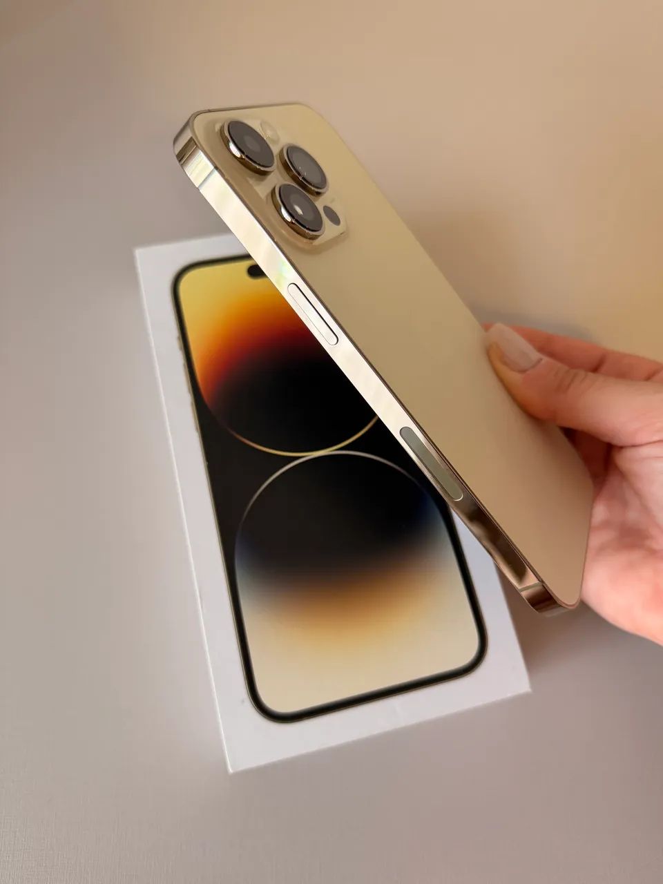 iPhone 14 Pro Max ゴールド 256GB Apple iPhone 14 Pro Max 256 GB Ouro AT & T Usado - Excelente