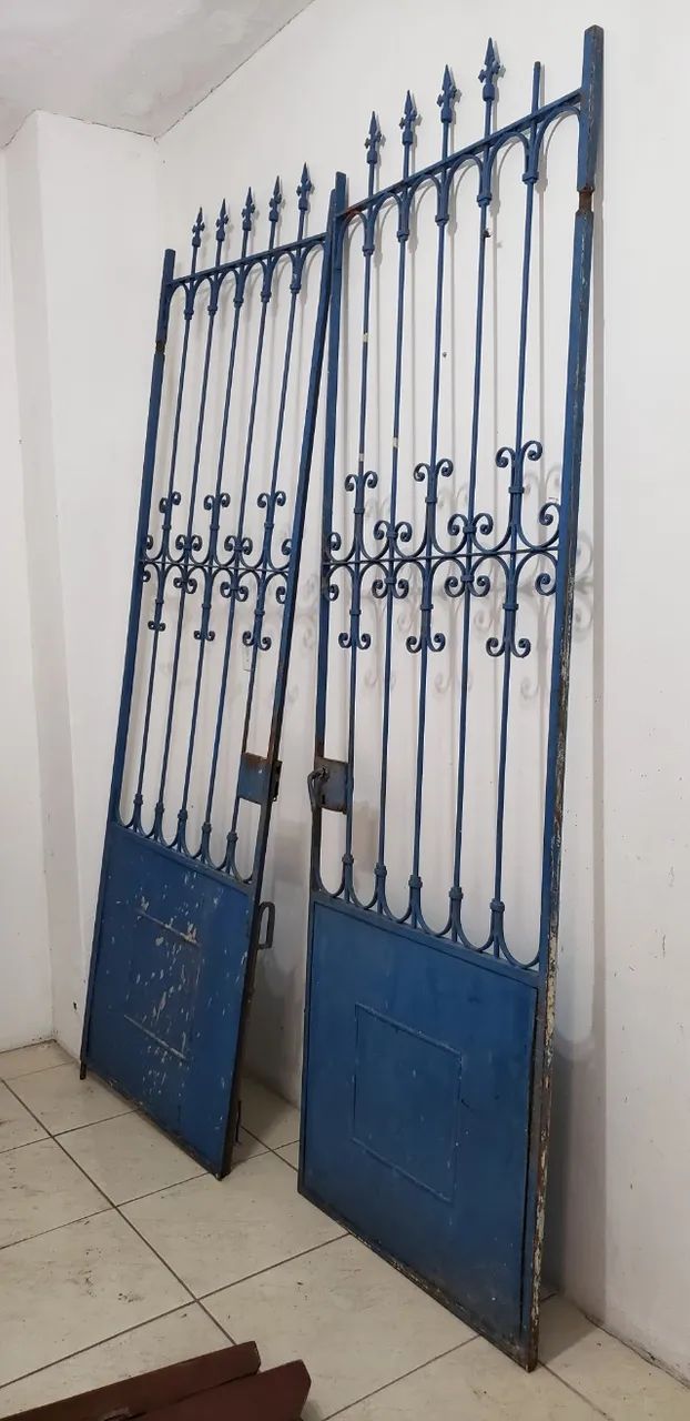 Portão de ferro antigo 