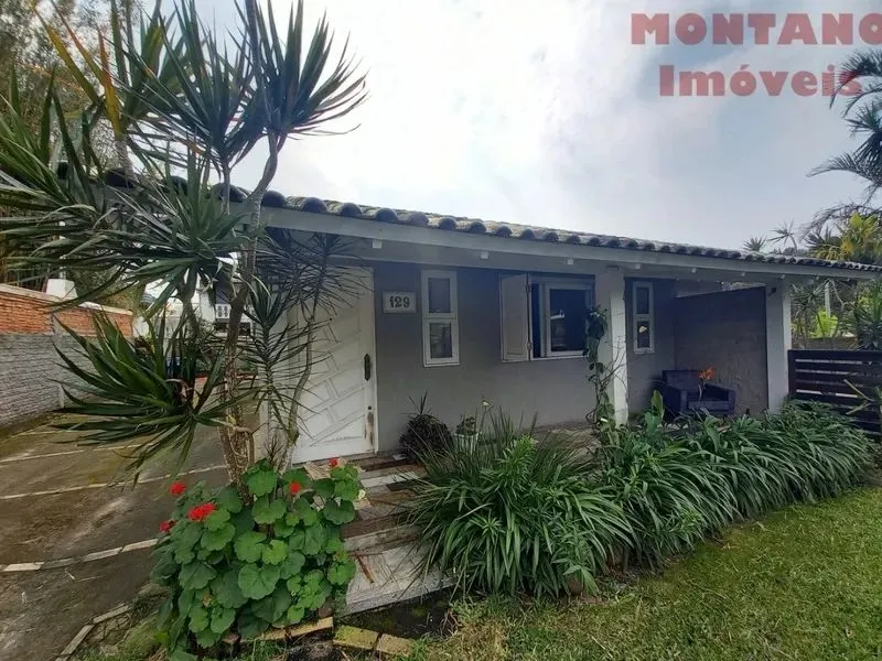 Casa de 3 dormitótios Muito bem Localizada!!
