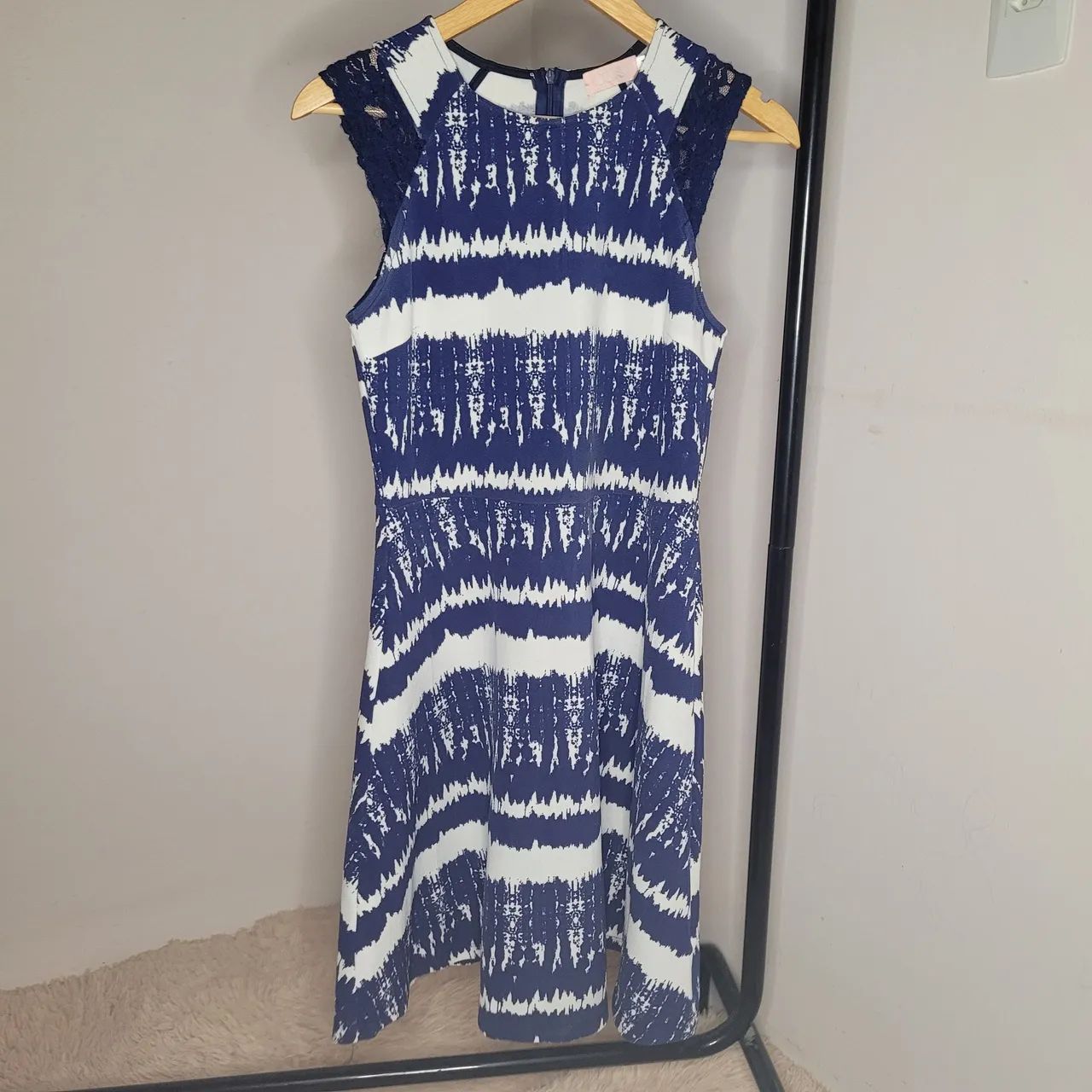 Vestido curto azul e branco - Tamanho M