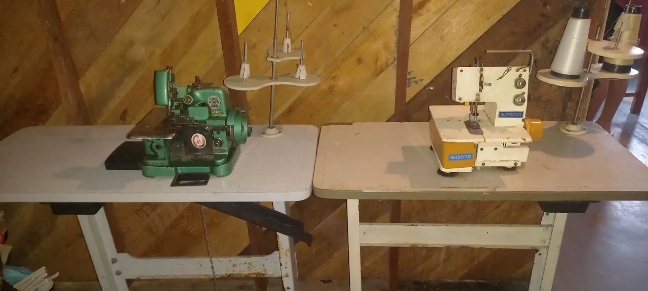 Máquina overlock + galoneira