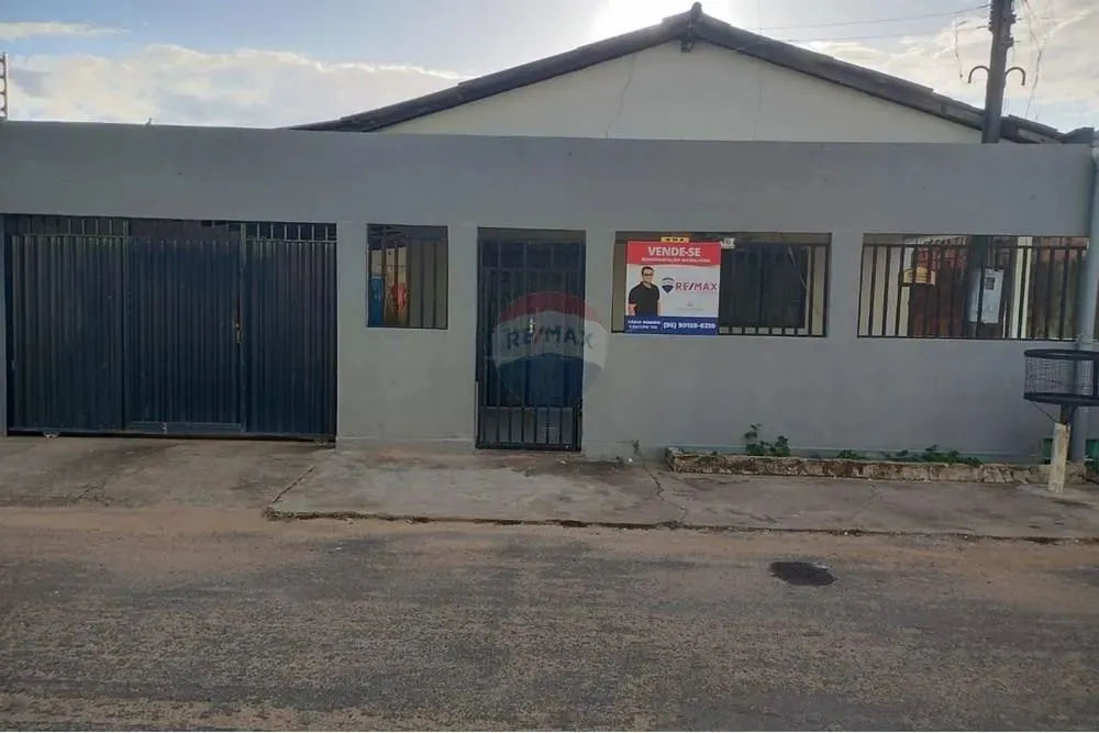 Casa 3 Quartos e Varanda - Bairro Santa Tereza- 2 Vagas de Garagem coberta