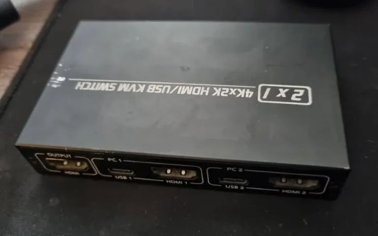 KVM 4K switch para dois computadores