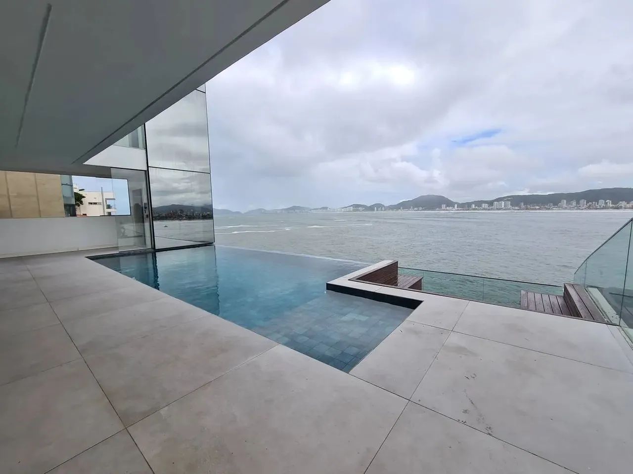 Casa Frente Mar Alto Padrão Península Guarujá SP - Foto 4