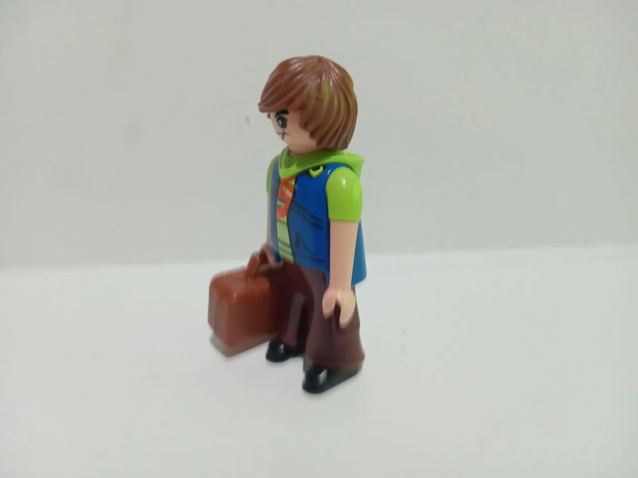 Boneco Playmobil Aventureiro com Mala - Foto 4