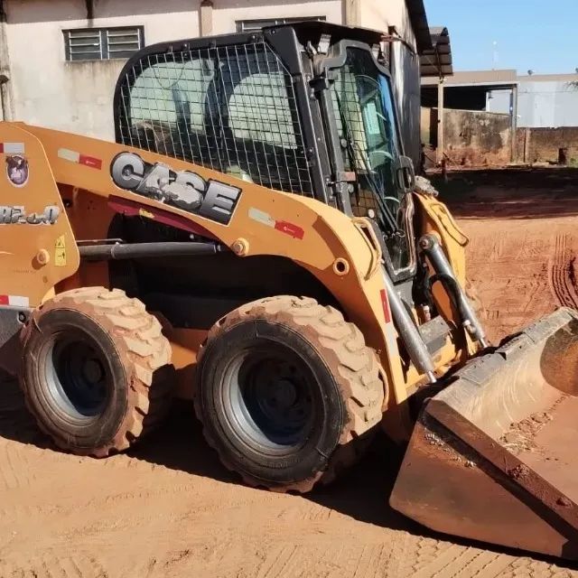 Mini Carregadeira Case SR200 Ano 2014
