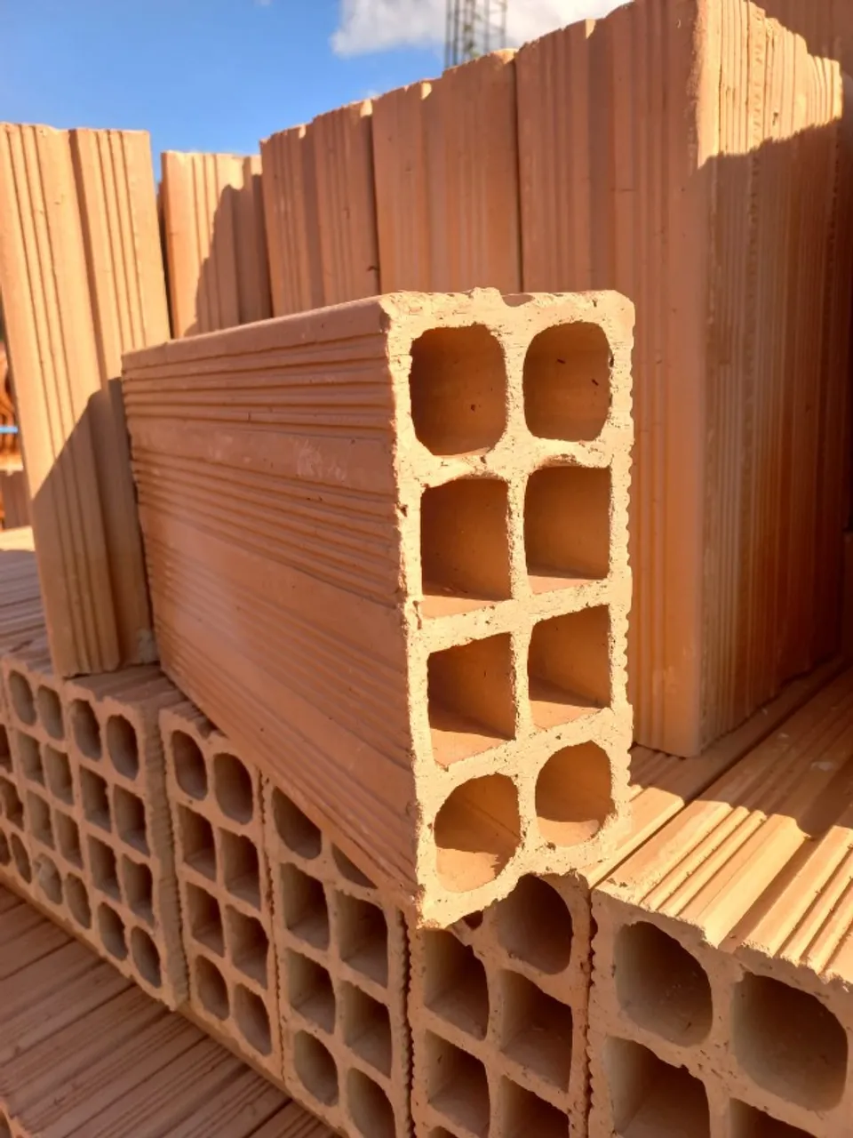 TIJOLO E BLOCO DIRETO DE FÁBRICA E MATERIAL DE CONSTRUÇÃO