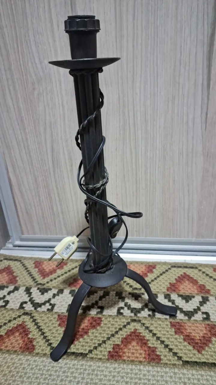 Conjunto abajur - ferro fundido - antiguidade  - Foto 2