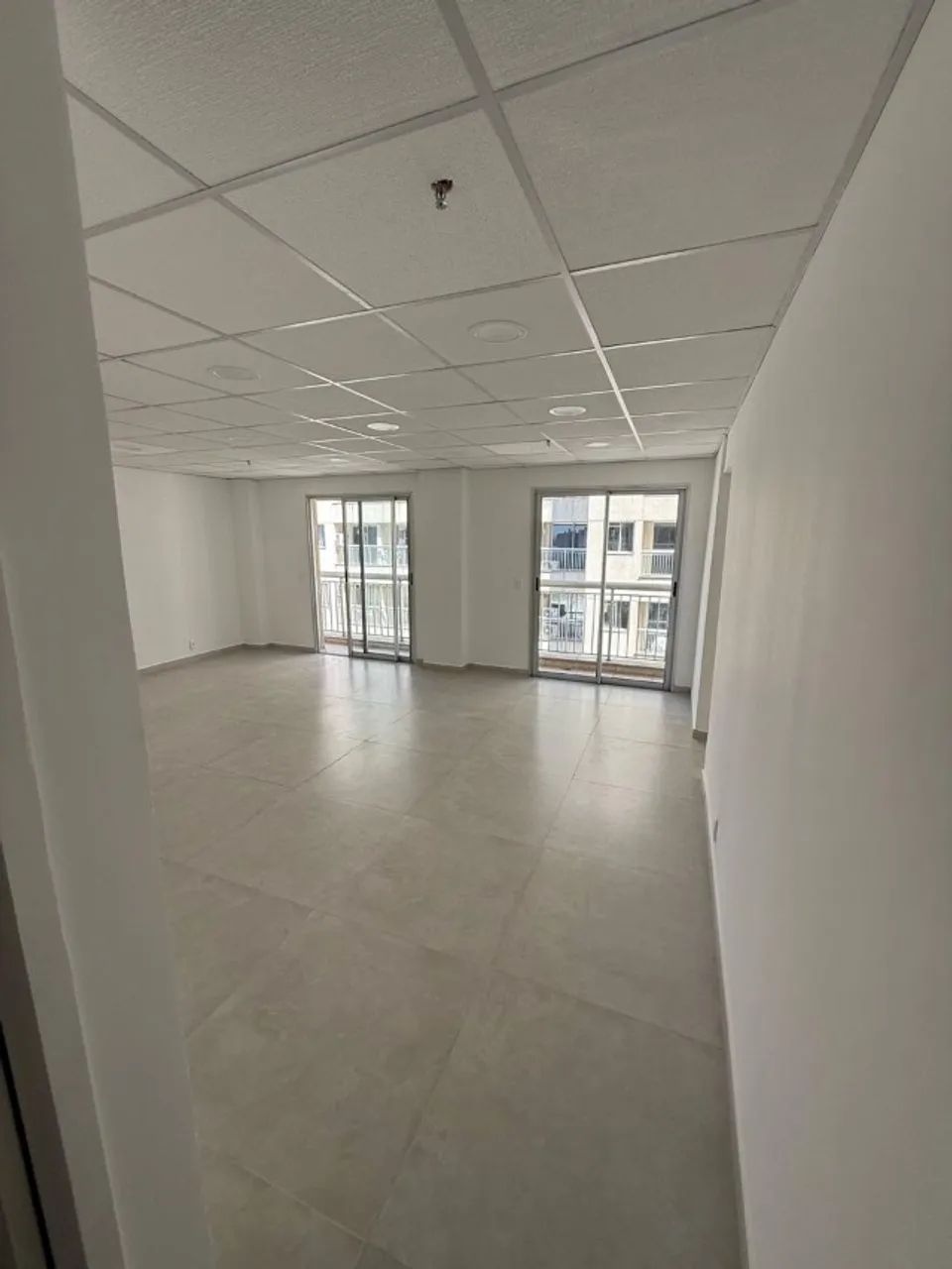 CONJUNTO DE 3 SALAS COMERCIAIS NO FUSION COM 3 VAGAS DE CARRO - Foto 4
