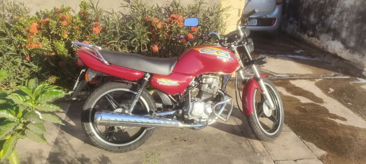 Titan 98 bem conservada