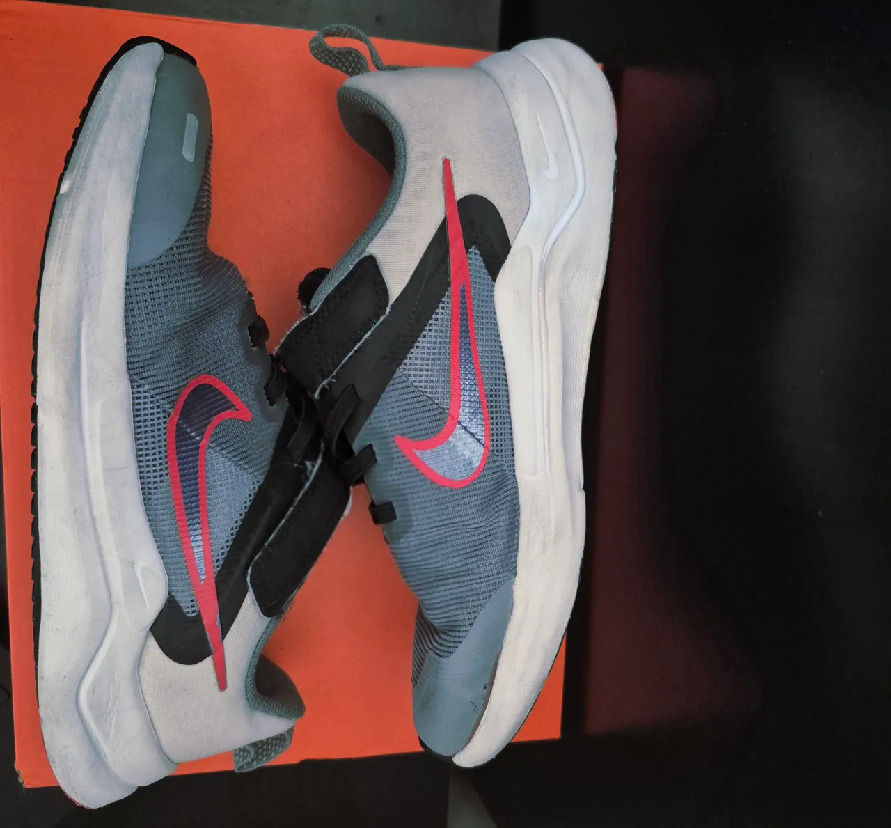 Tênis Nike Cinza e Chuteira Pênalti Azul