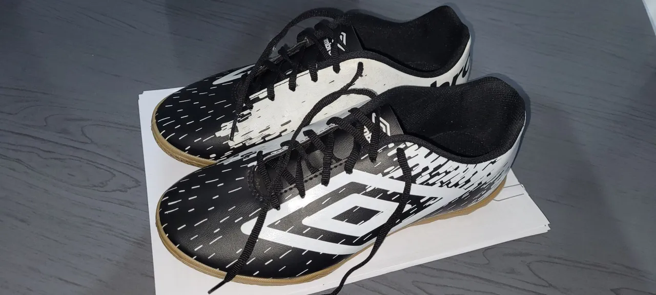 Tênis de Futsal - Tamanho 40