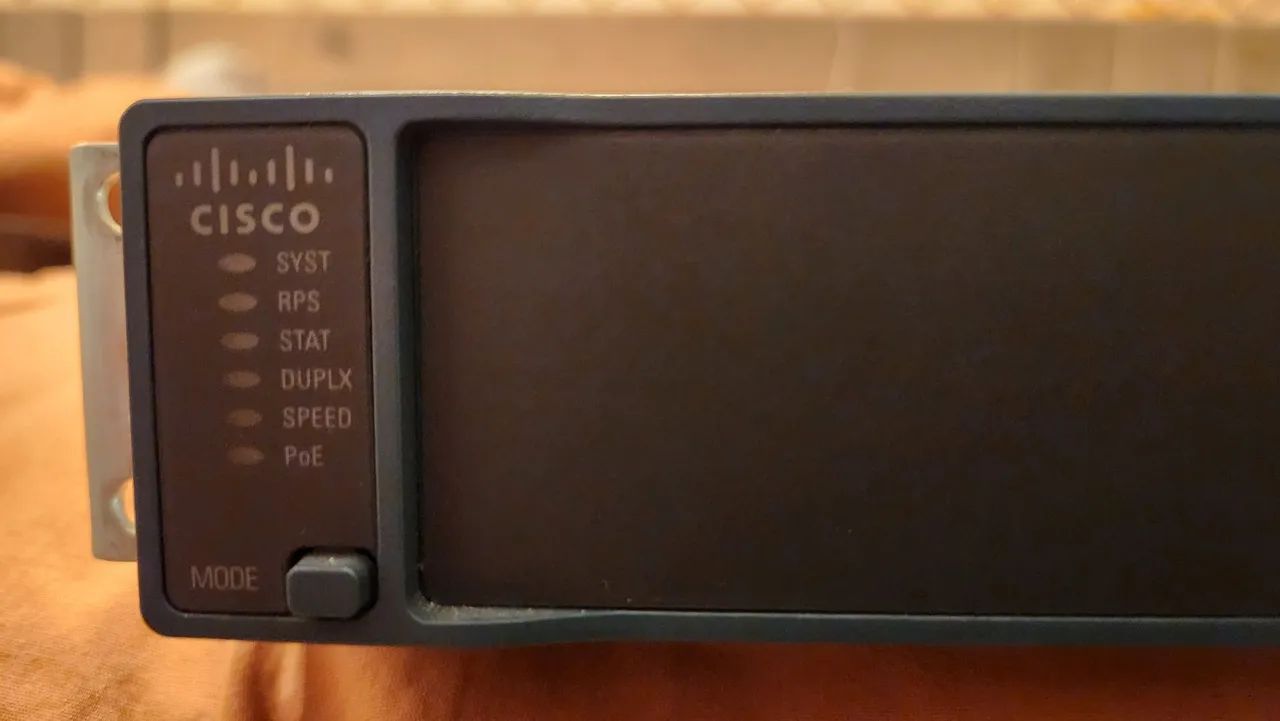 Switch Cisco Catalyst 2960 Plus Series PoE - Foto 3