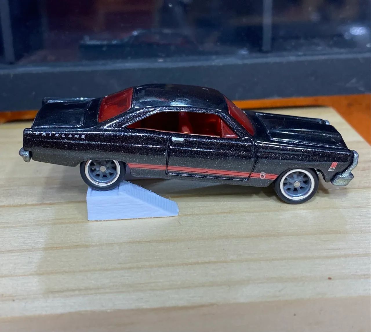 Hotwheels Ford Fairlane GT 66 pneus de borracha - Foto 4