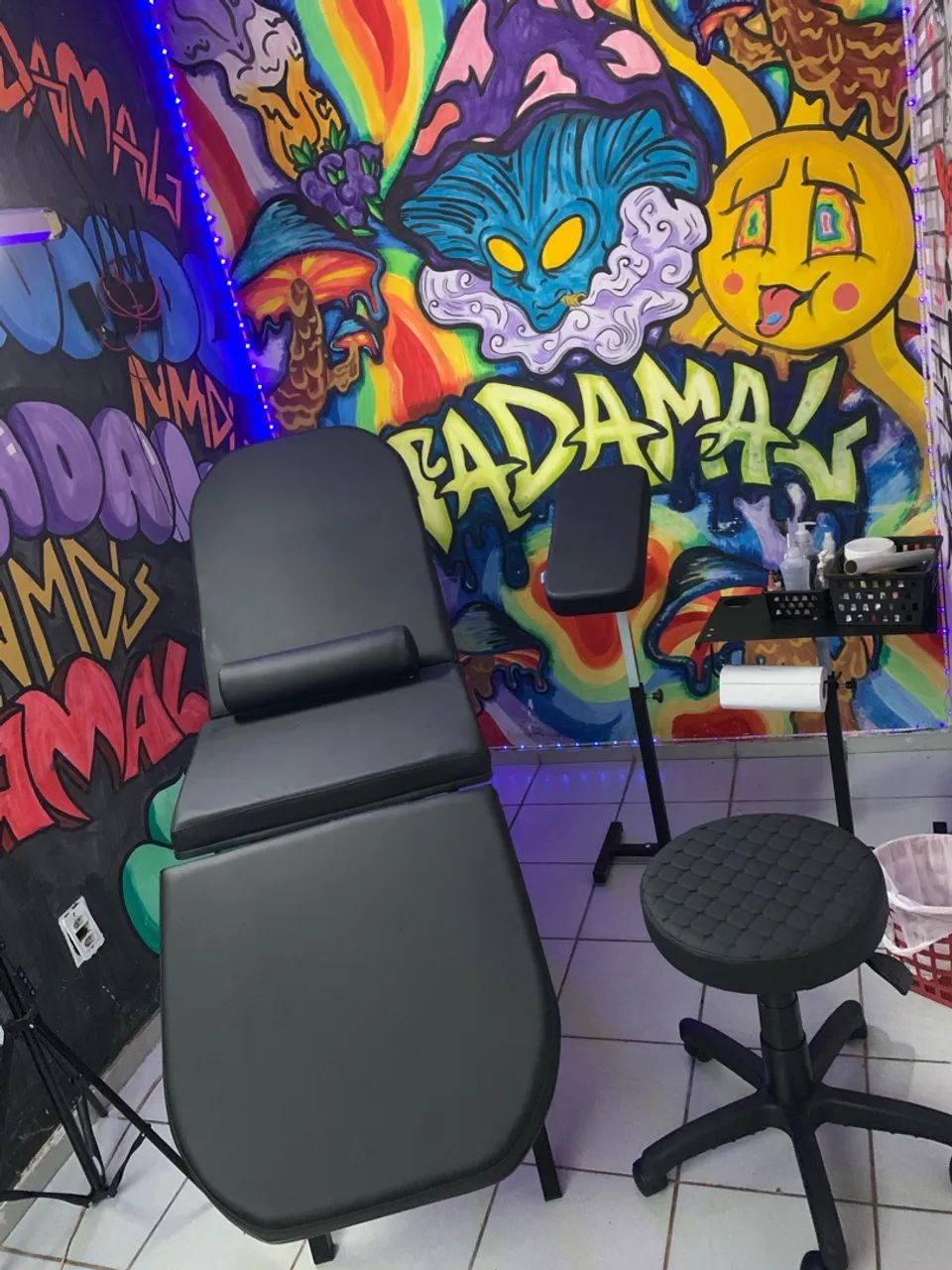 Maca semi nova de tatuagem 