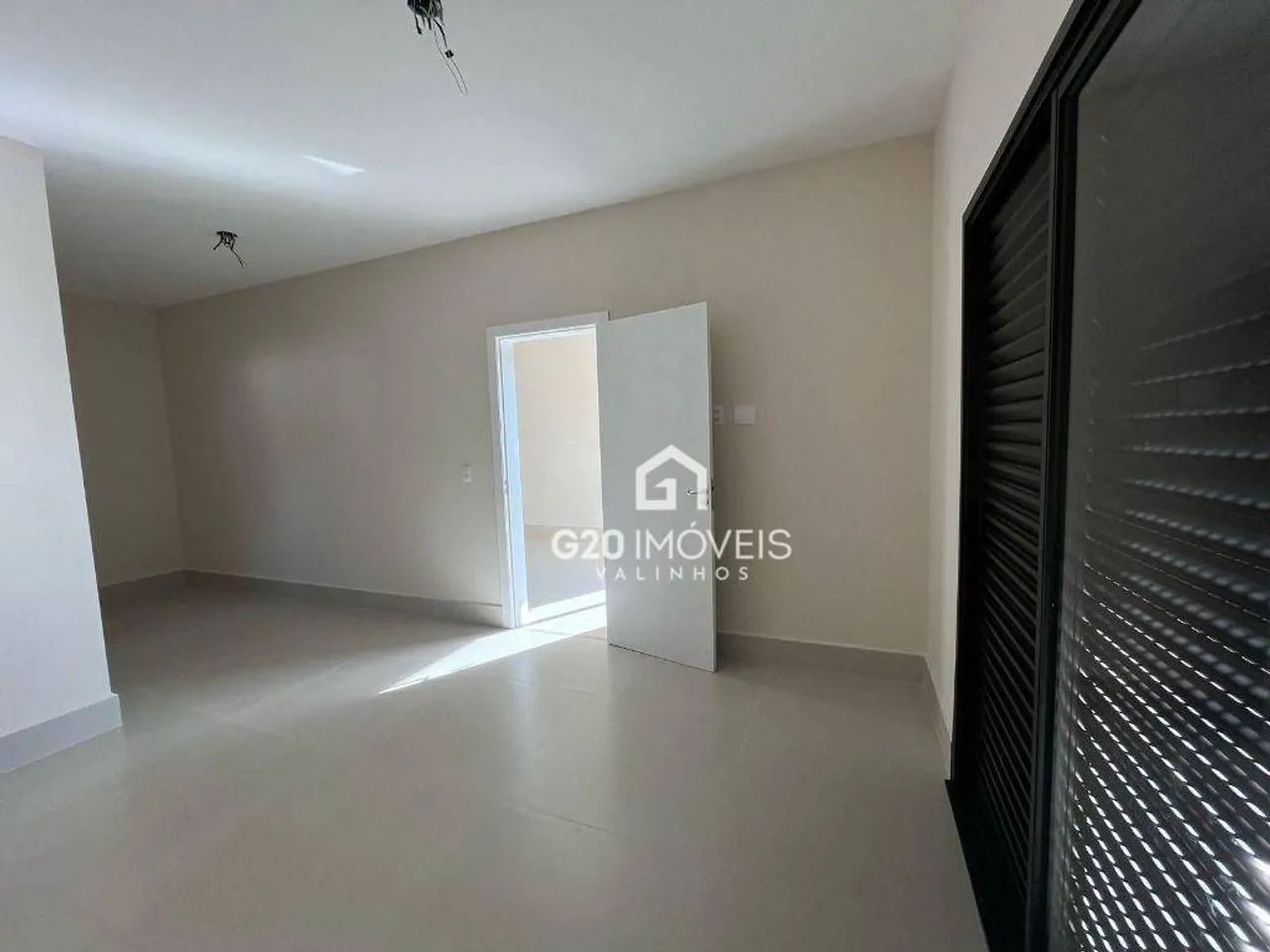 Casa Nova e Ampla à venda em condomínio fechado, Vinhedo. - Foto 4
