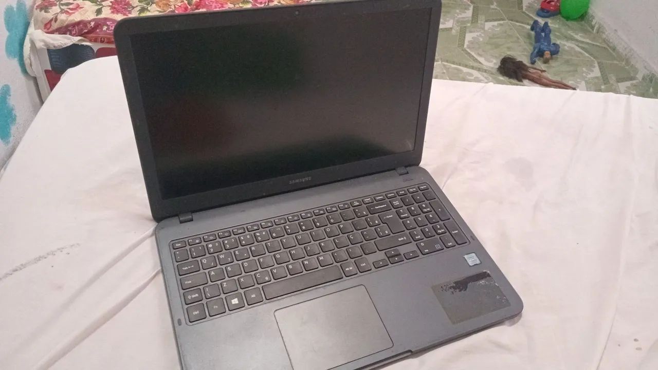 Vendo notebook Samsung ele só presta ligado na fonte ?