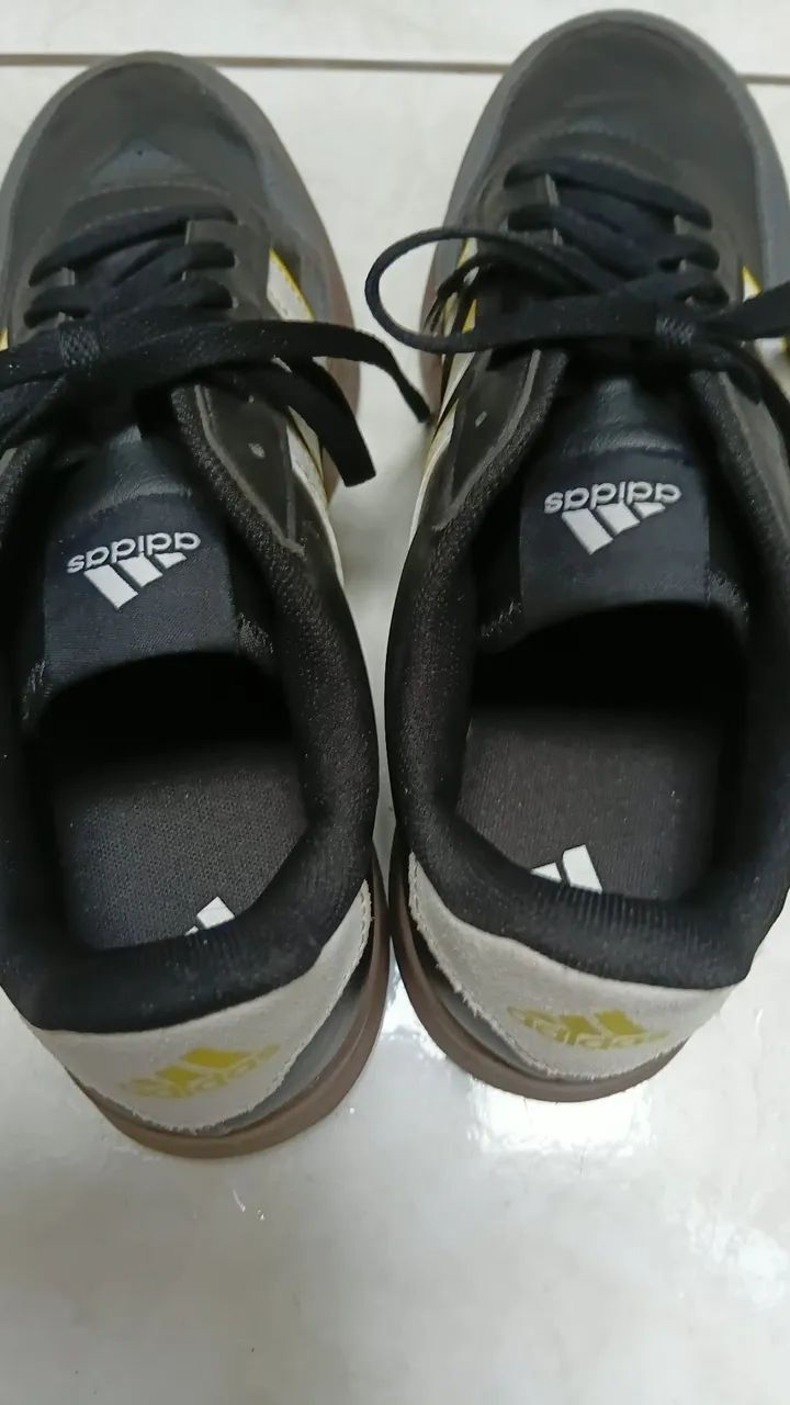 Sapatenis Adidas tamanho 41 - Foto 2