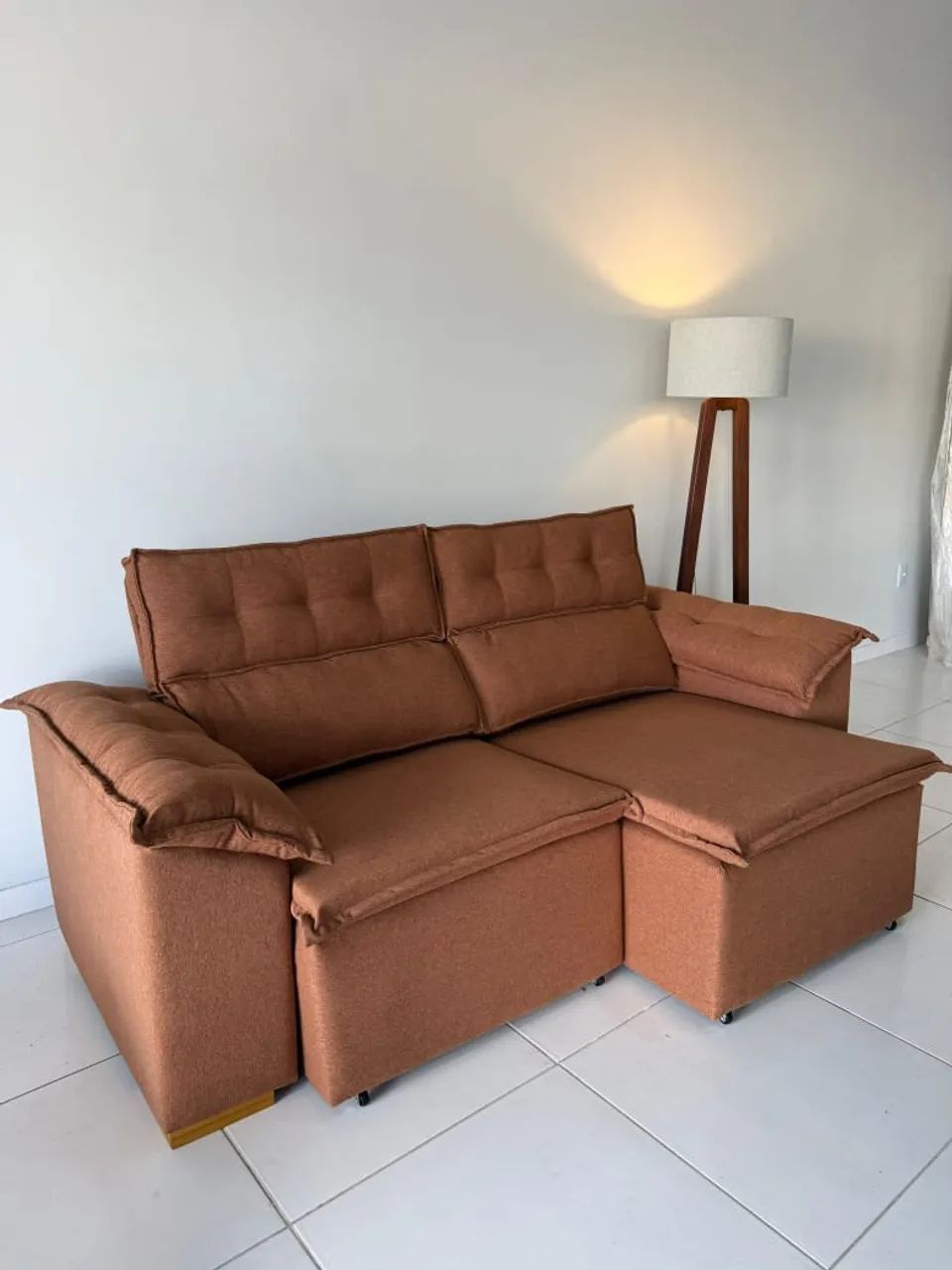 Sofá Retrátil e Reclinável com Assento em Pillow Top e Braços acolchoados - Foto 2