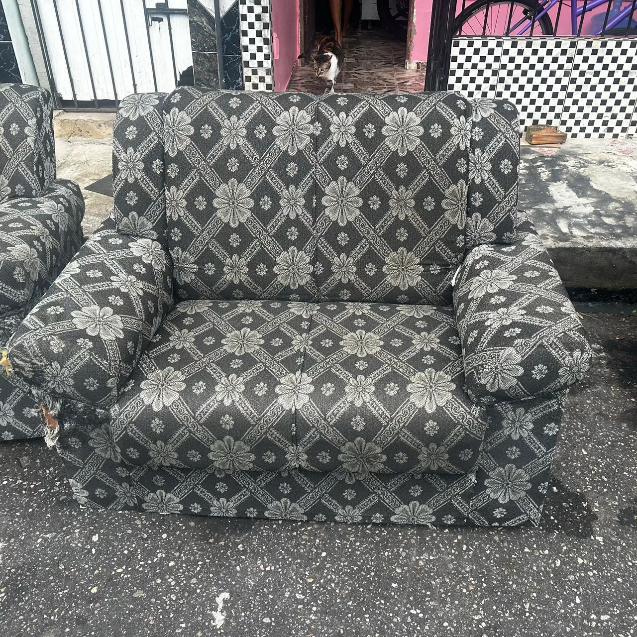 Vende se 2 sofás ( 2 e 3 lugares) e uma bag de entregador  - Foto 2