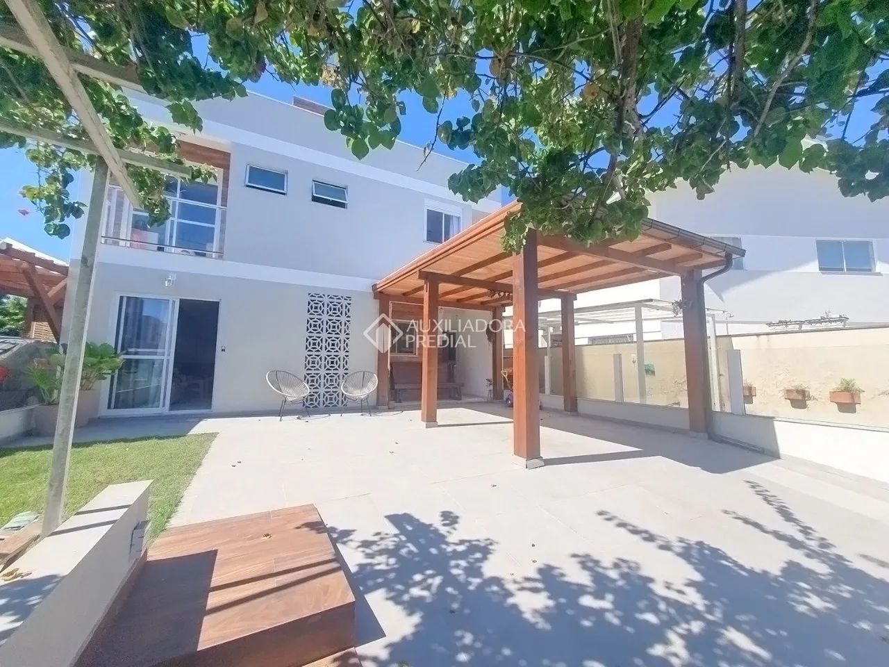 Casa financiável de 3 dormitórios no Campeche!!!