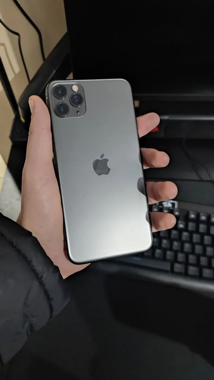 iPhone 11 Pro Max 64GB Cinza Espacial
