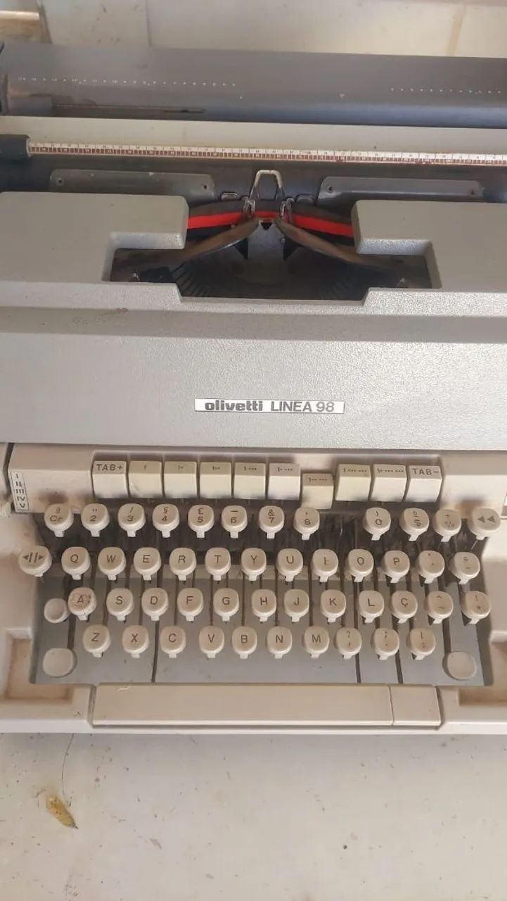 Máquina de escrever antiga - Foto 3