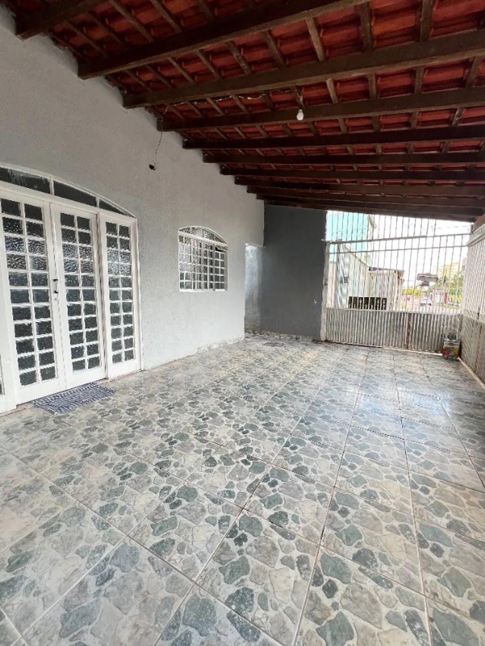 ALUGO CASA - QR 323 SAMAMBAIA SUL